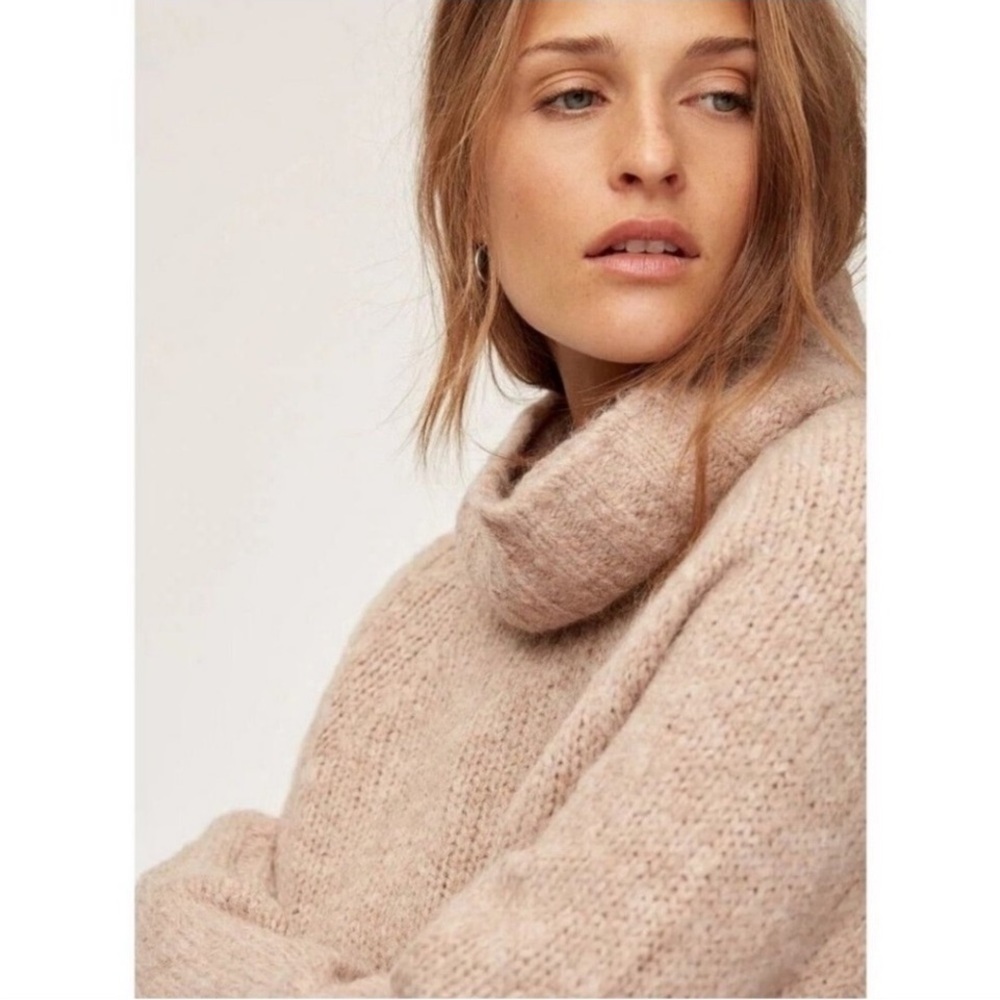 Aritzia Alpaca Blend Plutarch Turtleneck Sweater Size M Taupe Cozy Oversized - Picture 4 of 16